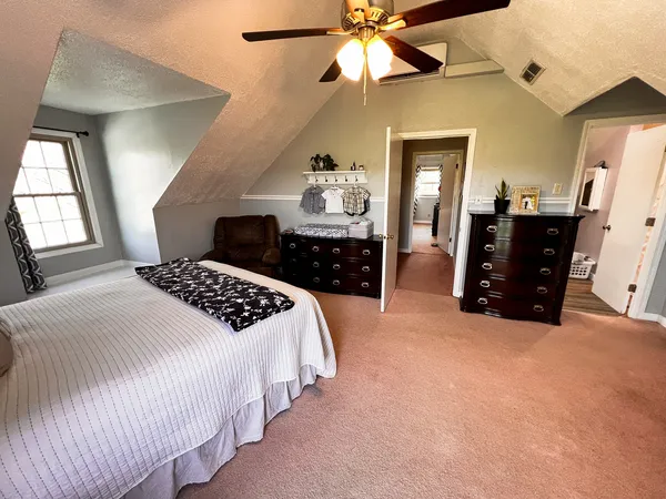 $360,000 | 11753 North Log Cabin Lane, Mount Vernon, IL 62864