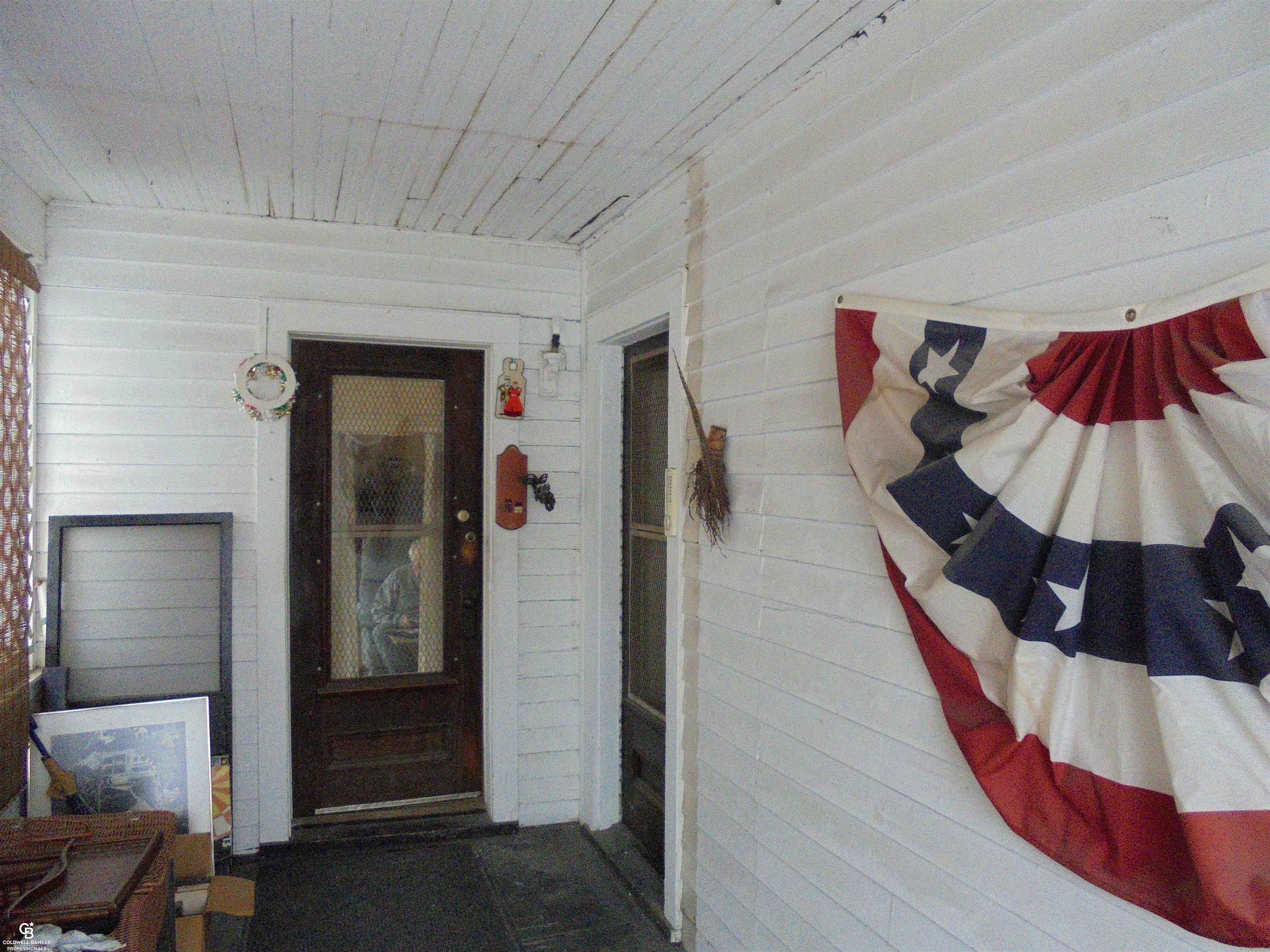 3606 Cadieux Road Detroit, MI 48224 - Photo 19 of 32 Enclosed Porch