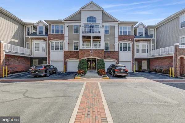 $569,900 | 7860 Rolling Woods Court, Unit 4M4, Springfield, VA 22152