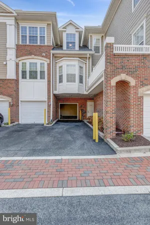 $569,900 | 7860 Rolling Woods Court, Unit 4M4, Springfield, VA 22152