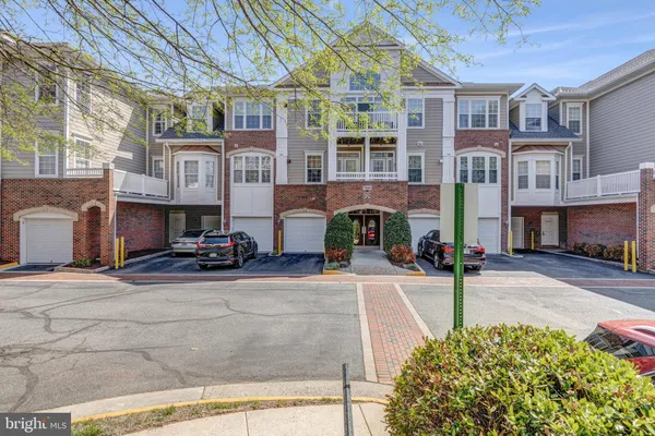 $569,900 | 7860 Rolling Woods Court, Unit 4M4, Springfield, VA 22152