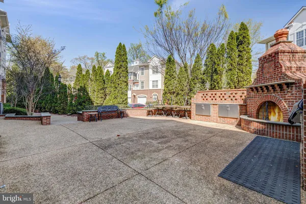 $569,900 | 7860 Rolling Woods Court, Unit 4M4, Springfield, VA 22152