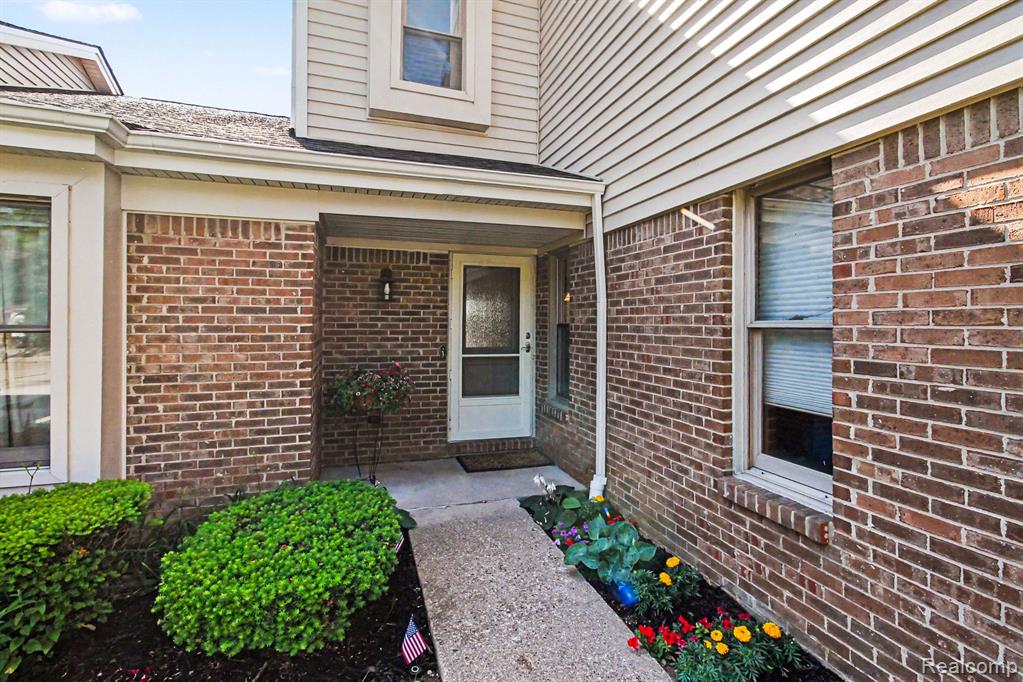 678 Summit Ridge Drive Milford, MI 48381 - Photo 6 of 28