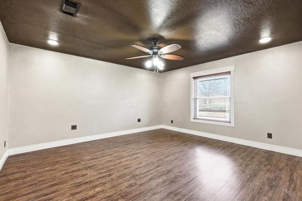 123 Valley Ranch Road Sherman, TX 75092 - Photo 13 of 40 Primary bedroom