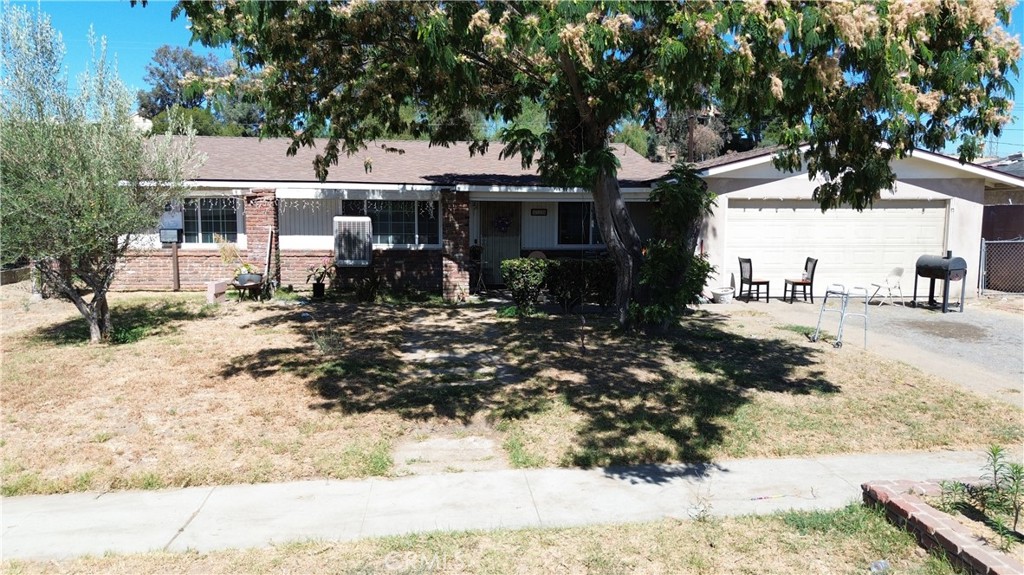 630 South Belden Street Rialto, CA 92376 - Photo 3 of 10 Front Yard made Brighter