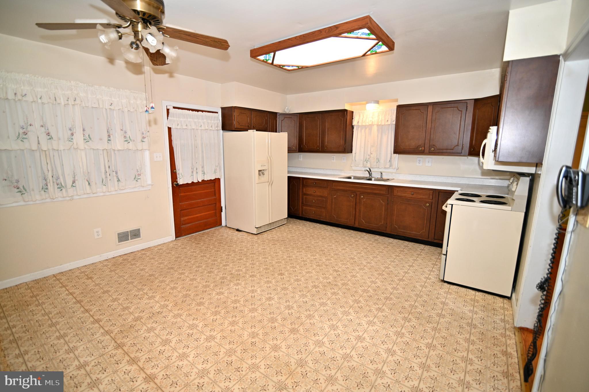 10904 Brandywine Road Clinton, MD 20735 - Photo 9 of 55 Gallery Image 9