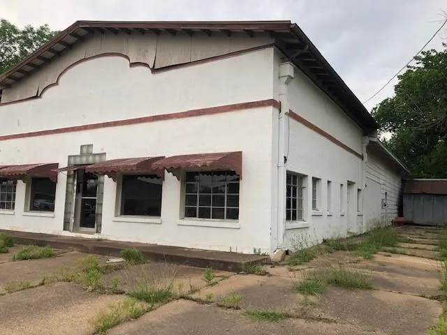 a view of a house with a outdoor space