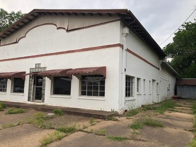 812 West 7th Street Bonham, TX 75418 - Photo 2 of 18 a view of a house with a outdoor space