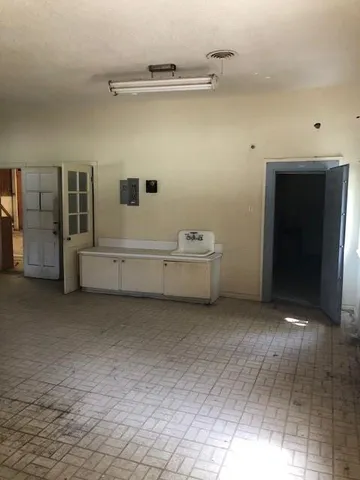 a view of a livingroom with furniture