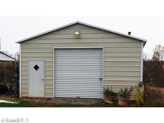 2380 Amostown Road Sandy Ridge, NC 27046 - Photo 15 of 16 Workshop.