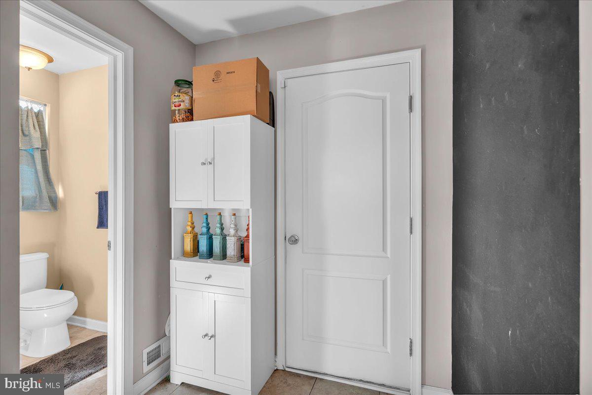 11 Evergreen Road Mount Laurel, NJ 08054 - Photo 29 of 49 Bright and functional entryway space.