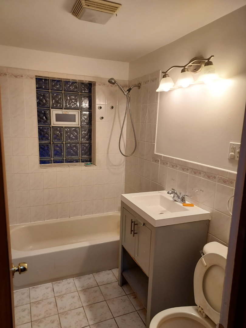 104 East 150th Street Harvey, IL 60426 - Photo 5 of 25 a bathroom with a sink toilet and shower