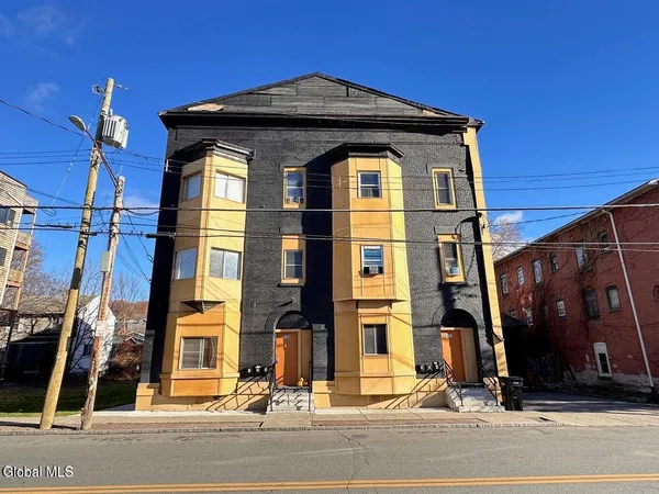 $1,300 | 3132 6th Avenue, Unit 1, Troy, NY 12180