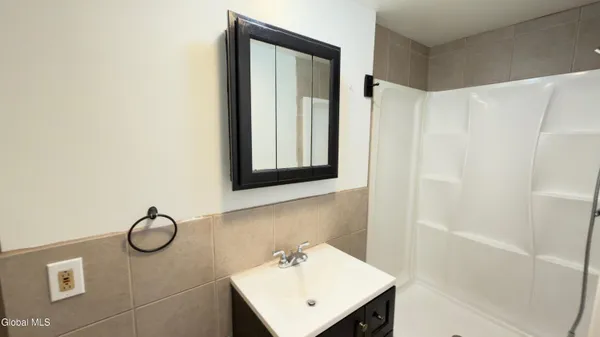 $1,300 | 3132 6th Avenue, Unit 1, Troy, NY 12180