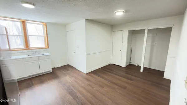 $1,300 | 3132 6th Avenue, Unit 1, Troy, NY 12180