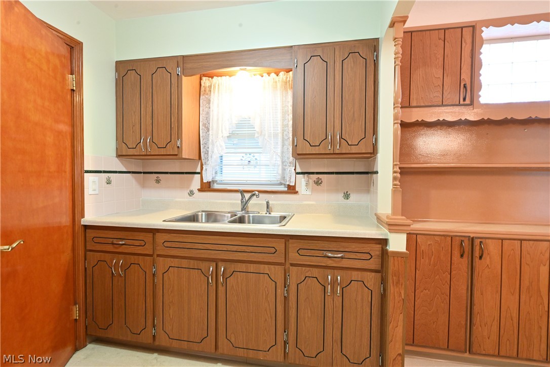 6210 Ridgewood Avenue Cleveland, OH 44129 - Photo 10 of 30