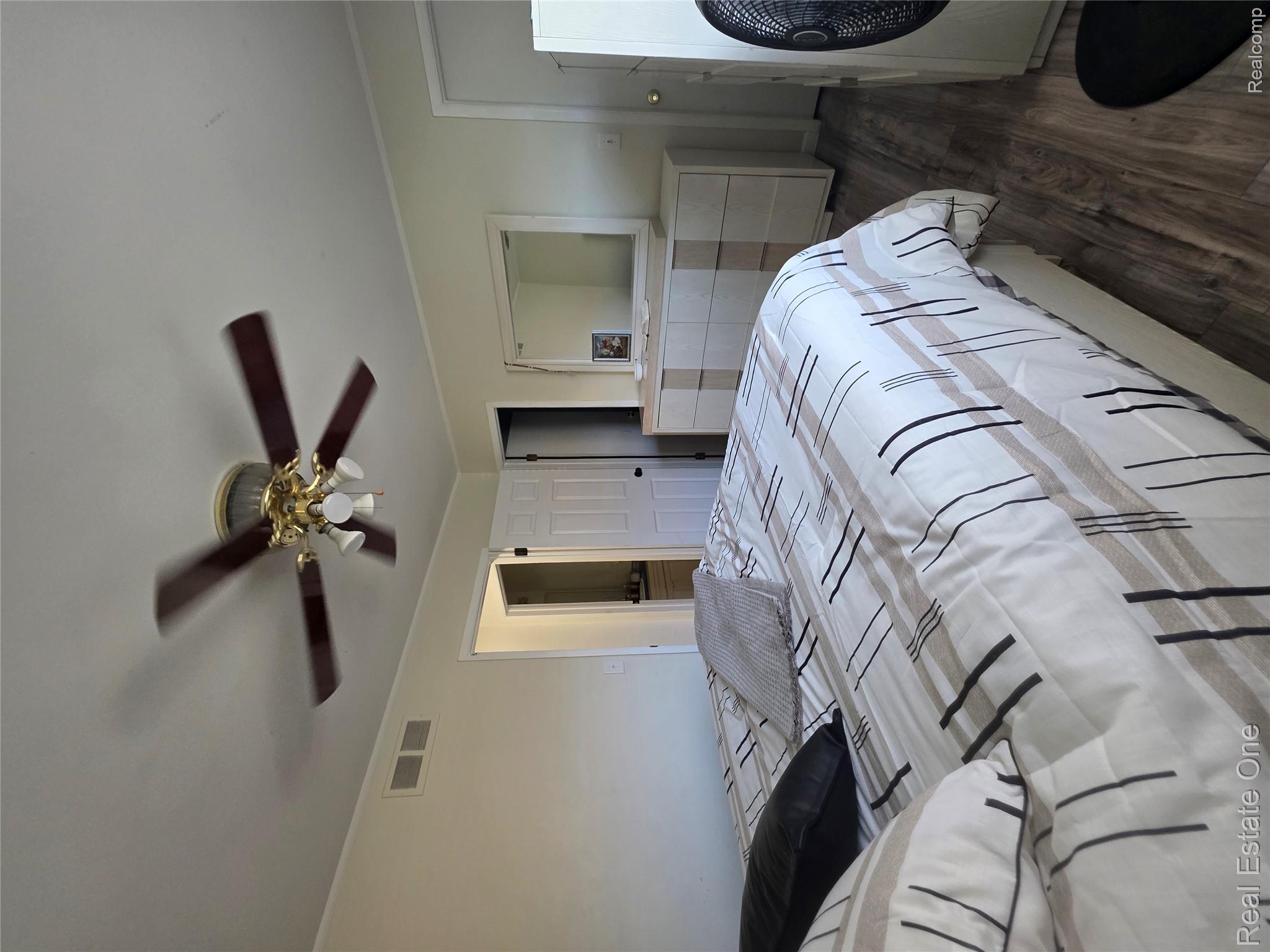 2898 Roundtree Drive Troy, MI 48083 - Photo 33 of 63