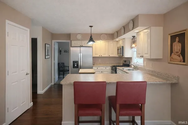 $349,900 | 500 West Estate Drive, Bloomington, IN 47403