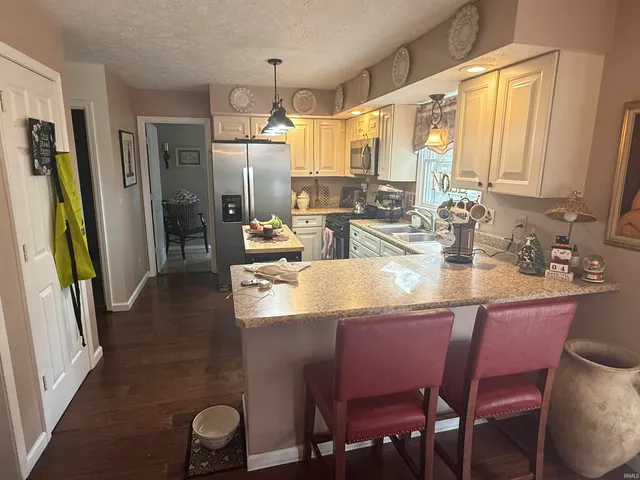 $355,000 | 500 West Estate Drive, Bloomington, IN 47403