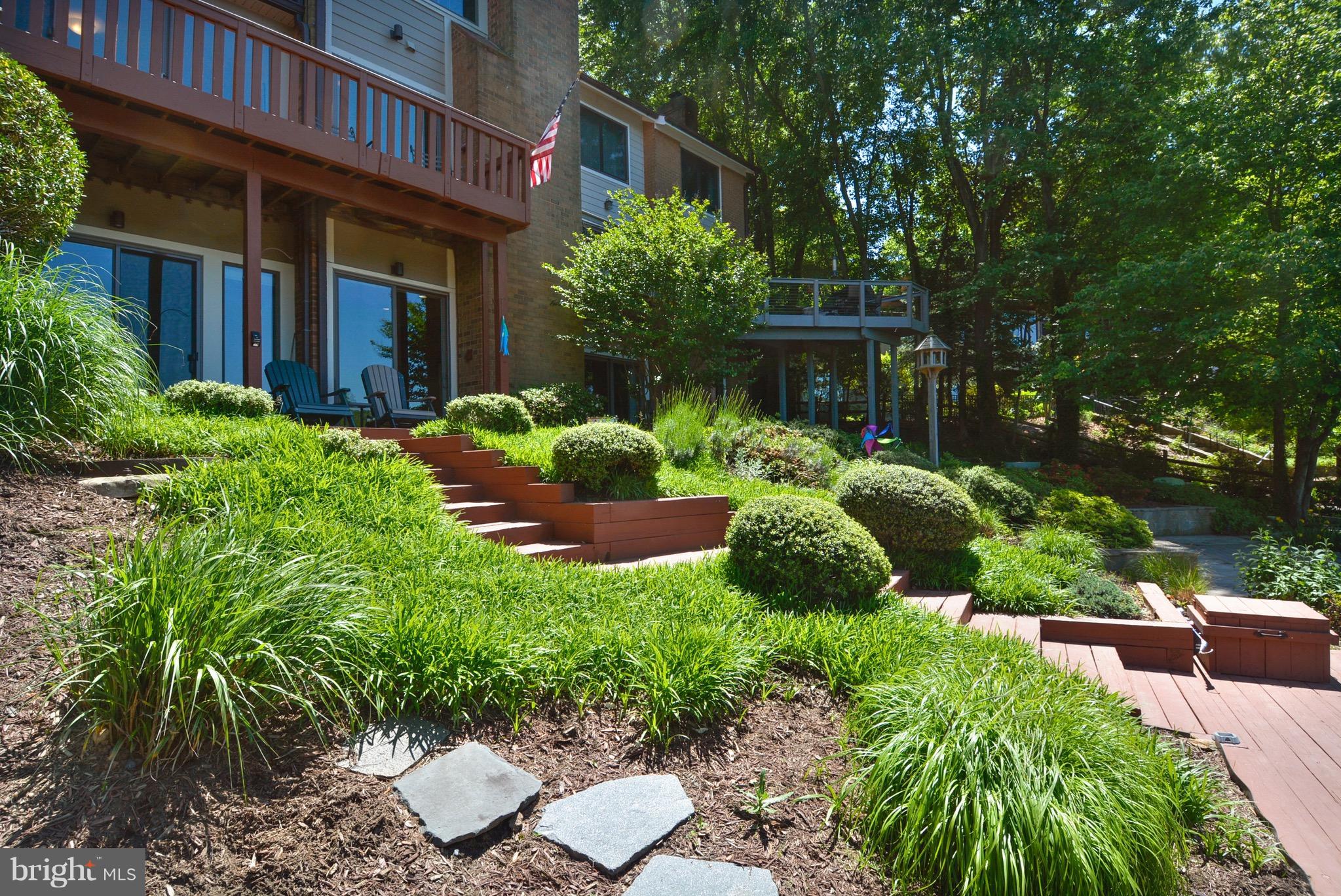 11092 Thrush Ridge Road Reston, VA 20191 - Photo 7 of 29 Backyard
