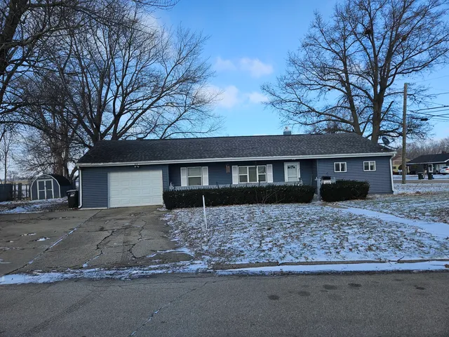 $98,900 | 2202 Chestnut Avenue, Sterling, IL 61081