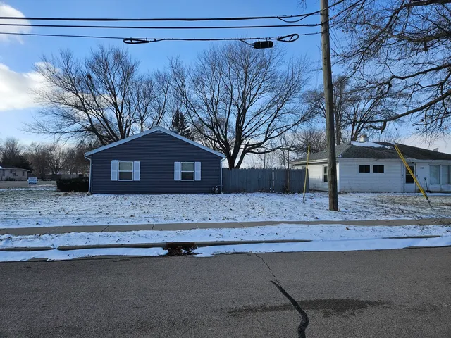$98,900 | 2202 Chestnut Avenue, Sterling, IL 61081