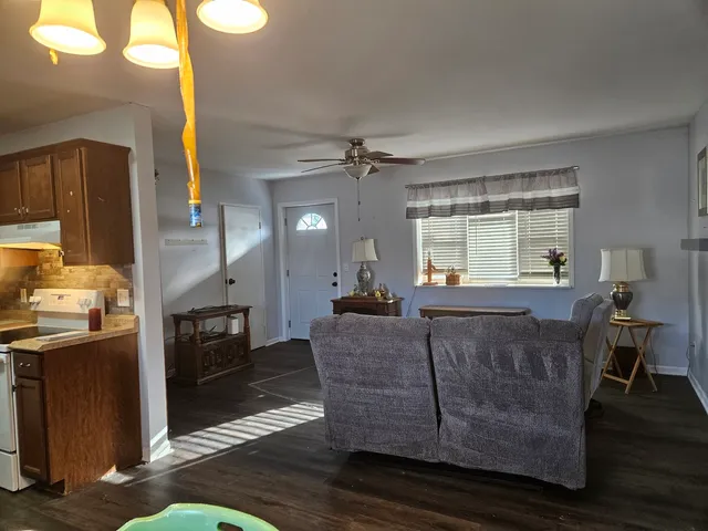 $98,900 | 2202 Chestnut Avenue, Sterling, IL 61081