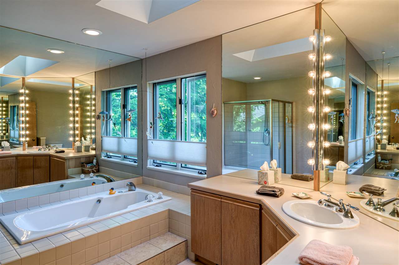 2373 Harbor Reach Road Traverse City, MI 49686 - Photo 19 of 45 1888242-18.JPG