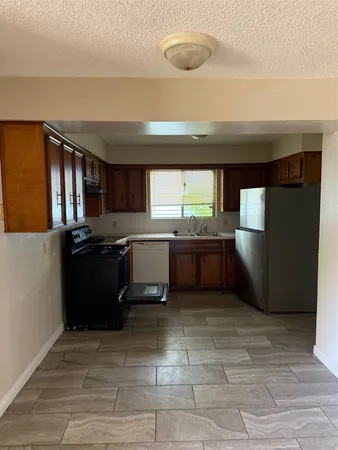 $1,800 | 2905 Arkansas Avenue, Dickinson, TX 77539