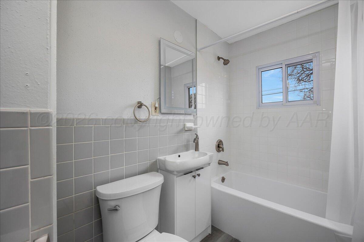 4521 South Bonham Street Amarillo, TX 79110 - Photo 13 of 18 Bathroom