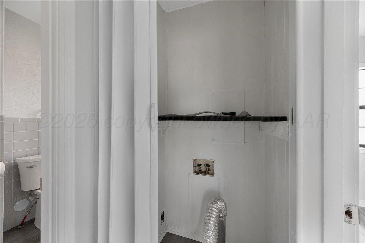 4521 South Bonham Street Amarillo, TX 79110 - Photo 13 of 16 13-Laundry