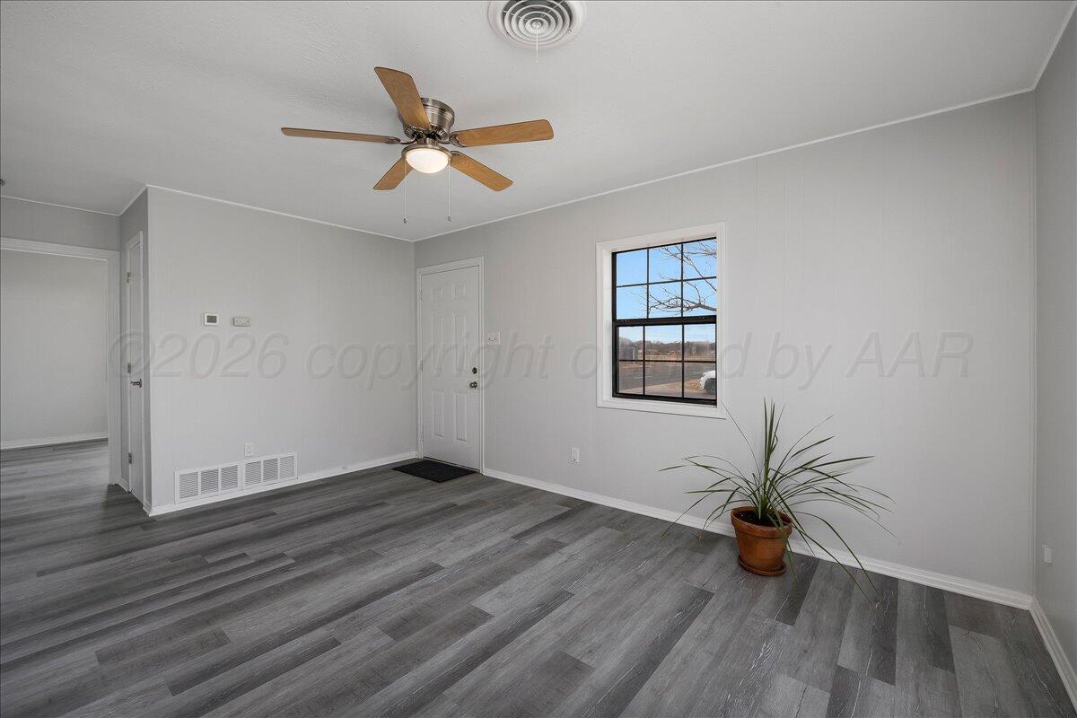 4521 South Bonham Street Amarillo, TX 79110 - Photo 3 of 18 Living Room