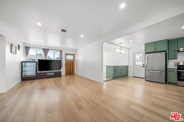 $980,000 | 801 South Courtney Avenue, Fullerton, CA 92833