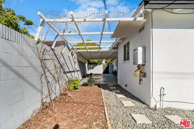 $980,000 | 801 South Courtney Avenue, Fullerton, CA 92833