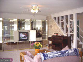 18 Sycamore Road Levittown, PA 19056 - Photo 3 of 6 Gallery Image 3