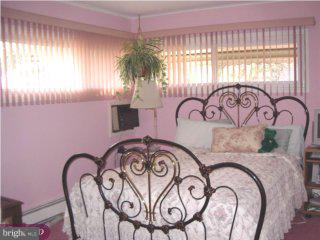 18 Sycamore Road Levittown, PA 19056 - Photo 5 of 6 Gallery Image 5