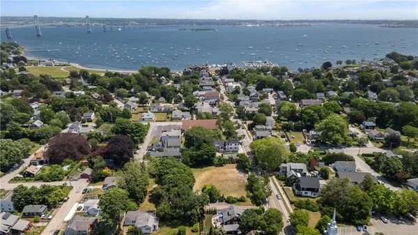 $1,000,000 | 78 Narragansett Avenue, Jamestown, RI 02835