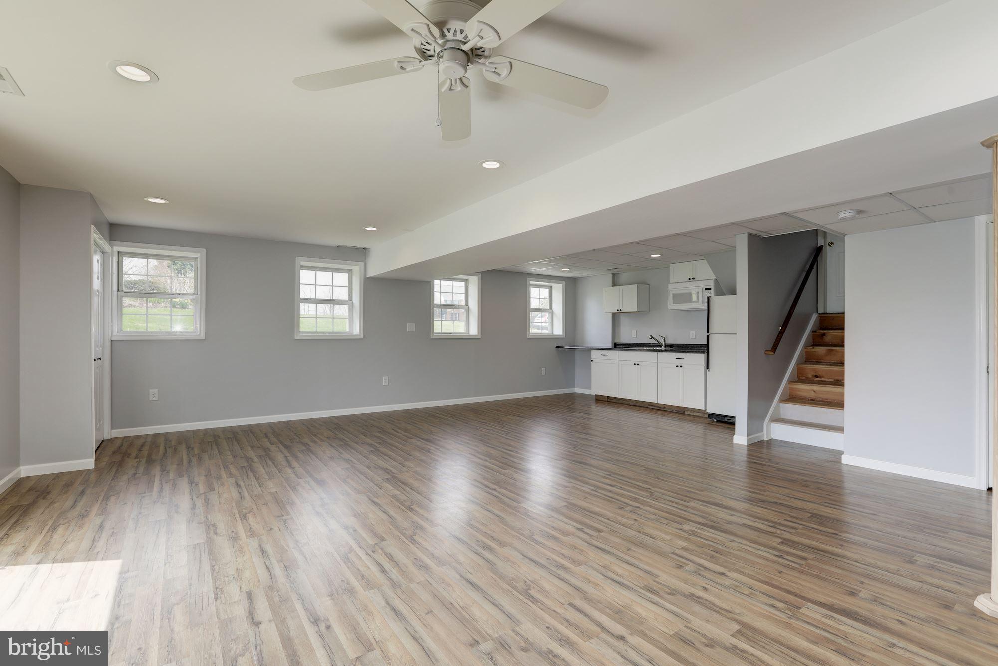 3504 Cedars Stable Road Davidsonville, MD 21035 - Photo 23 of 24 LL Great Room - lots of light! Space for Game Room