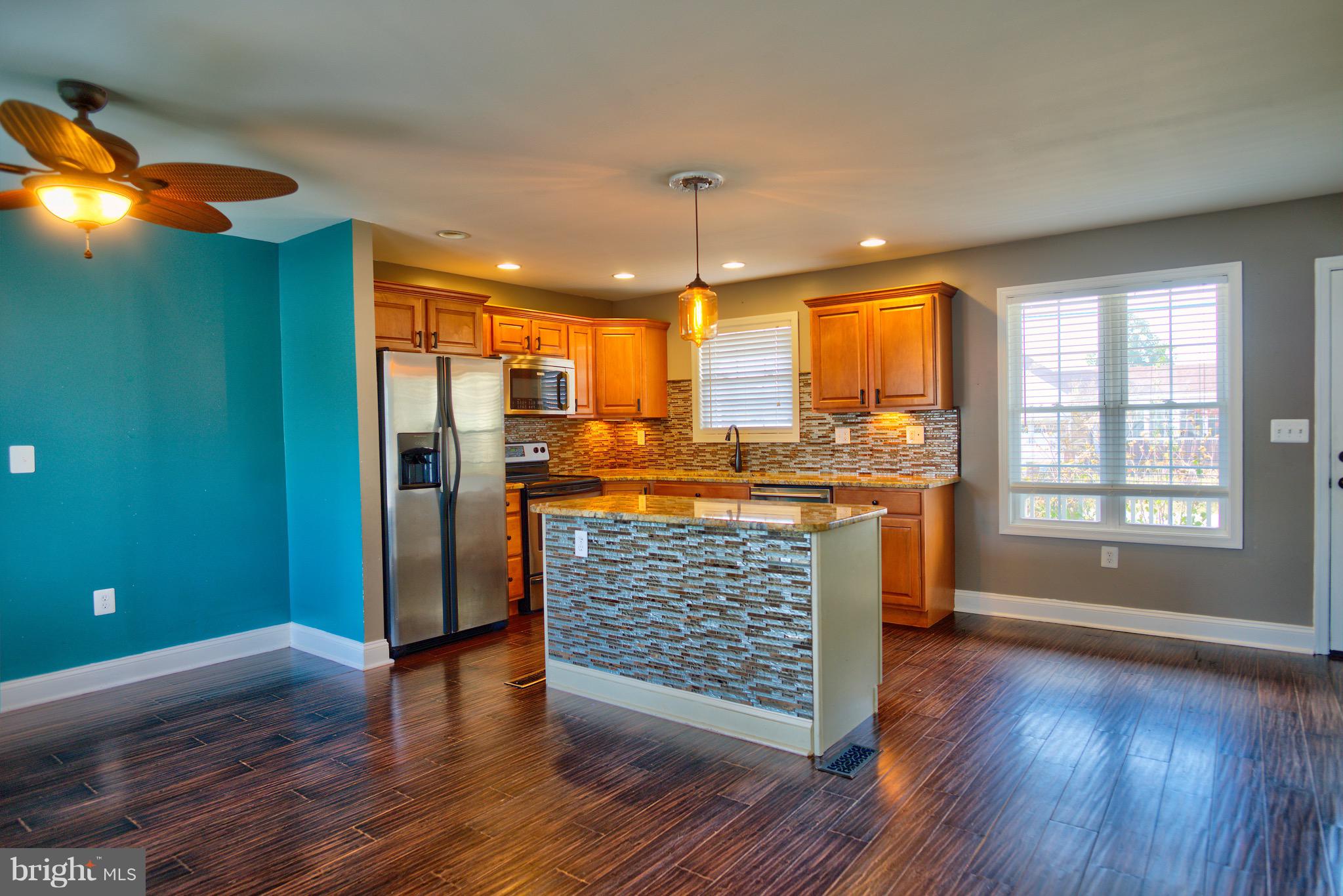 8434 Arbutus Road Pasadena, MD 21122 - Photo 9 of 24 Dining area