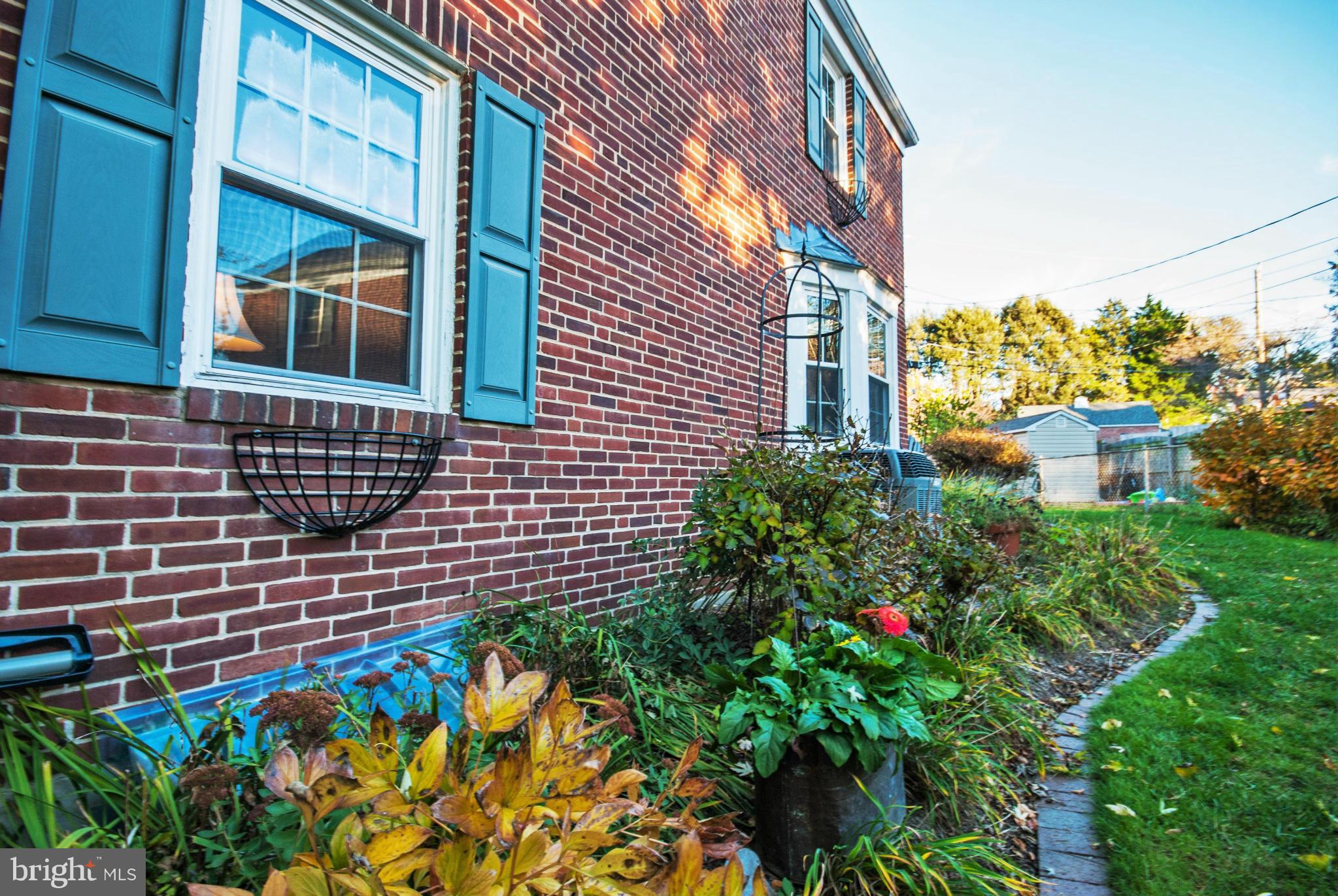 7045 Heathfield Road Baltimore, MD 21212 - Photo 26 of 27 a flower garden is sitting in front of a building