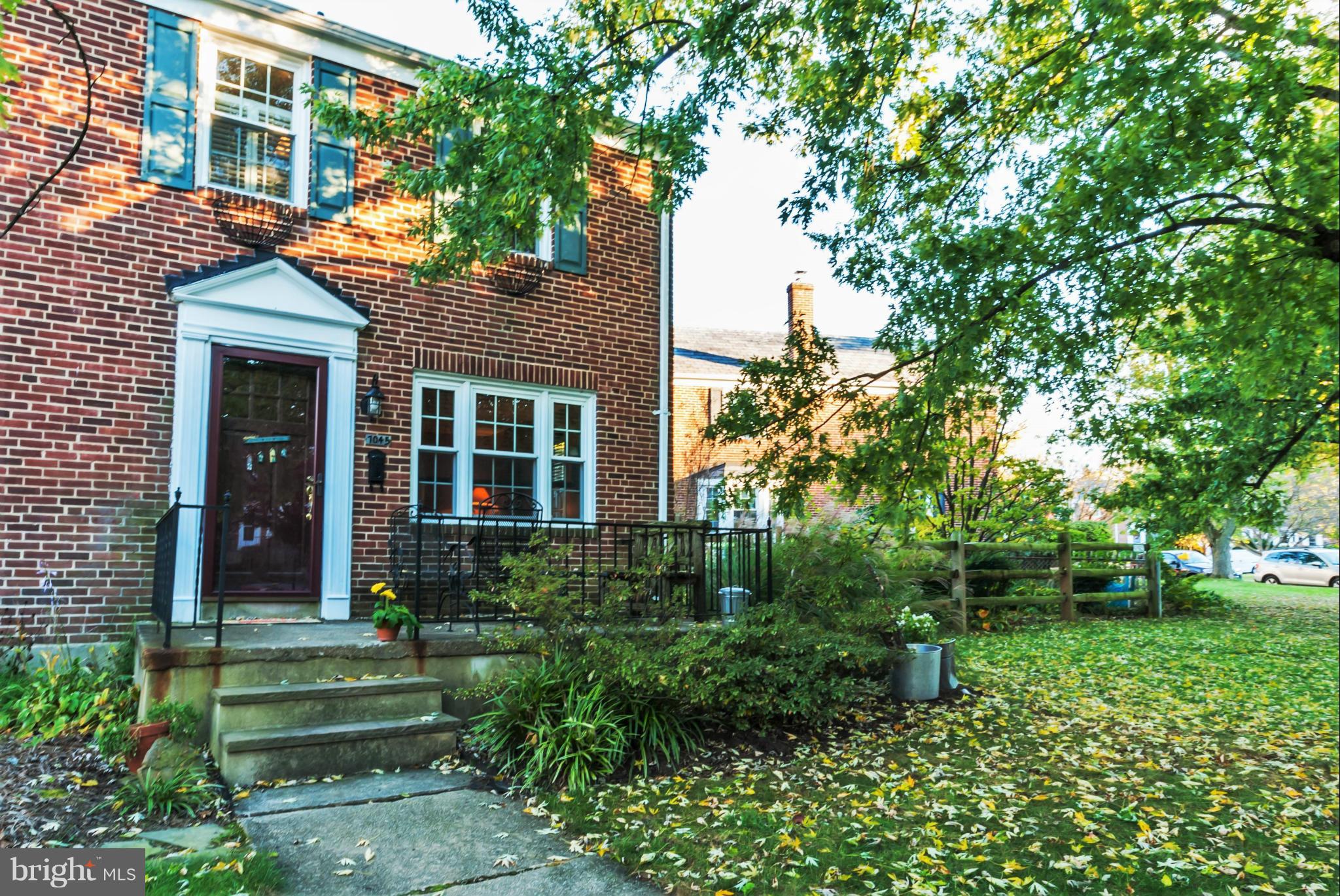 7045 Heathfield Road Baltimore, MD 21212 - Photo 27 of 27 a front view of a house with a garden
