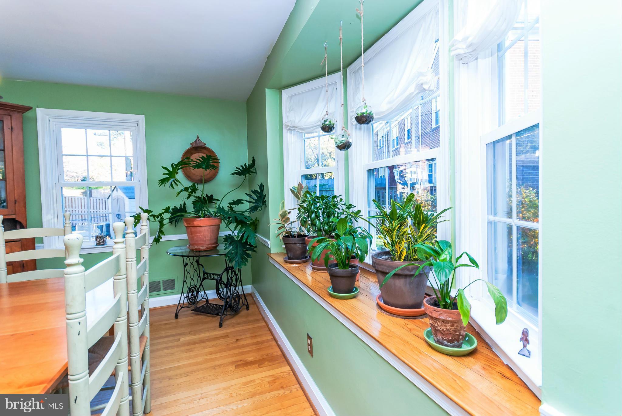 7045 Heathfield Road Baltimore, MD 21212 - Photo 9 of 27 a dining room filled with furniture and a potted plant