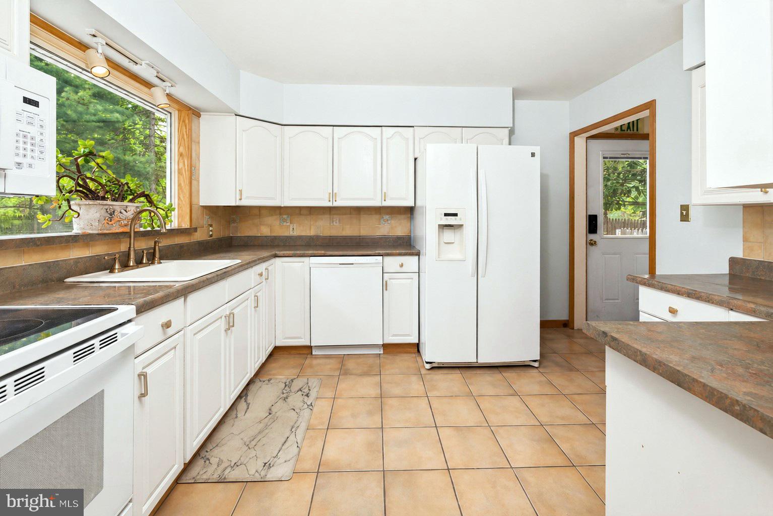 261 Upper Ferry Road Ewing, NJ 08628 - Photo 10 of 30