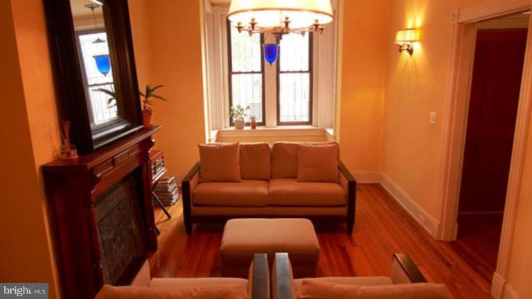 33 R Street Northwest Washington, DC 20001 - Photo 11 of 25 Living Room