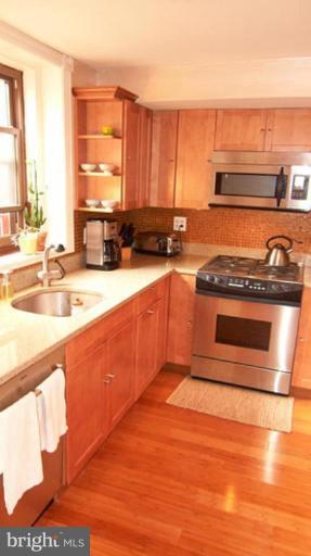 33 R Street Northwest Washington, DC 20001 - Photo 6 of 25 Kitchen #2
