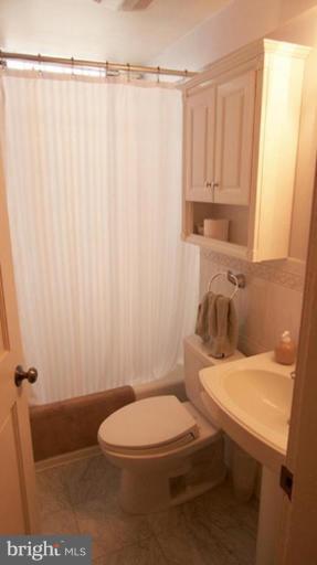 33 R Street Northwest Washington, DC 20001 - Photo 9 of 25 Bath #1