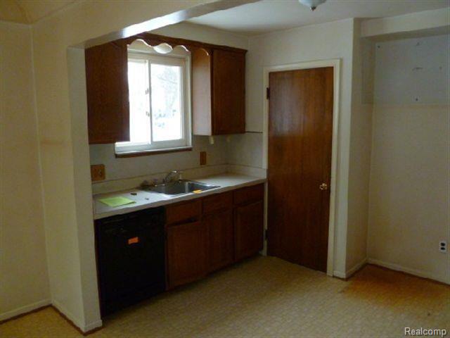 263 Benjamin Street Romeo, MI 48065 - Photo 5 of 13 5