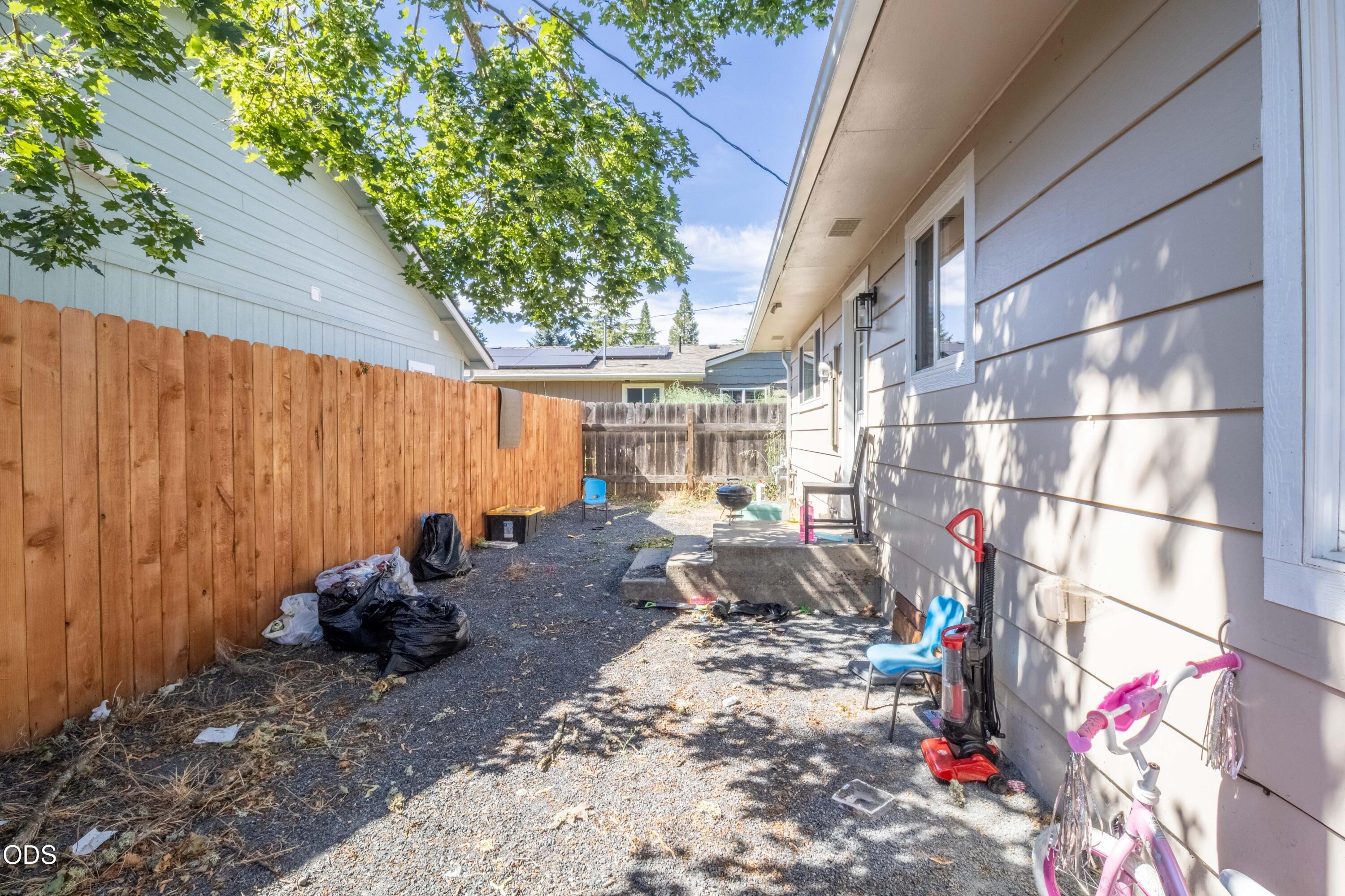 1224 Southwest Oak Street Grants Pass, OR 97526 - Photo 21 of 24