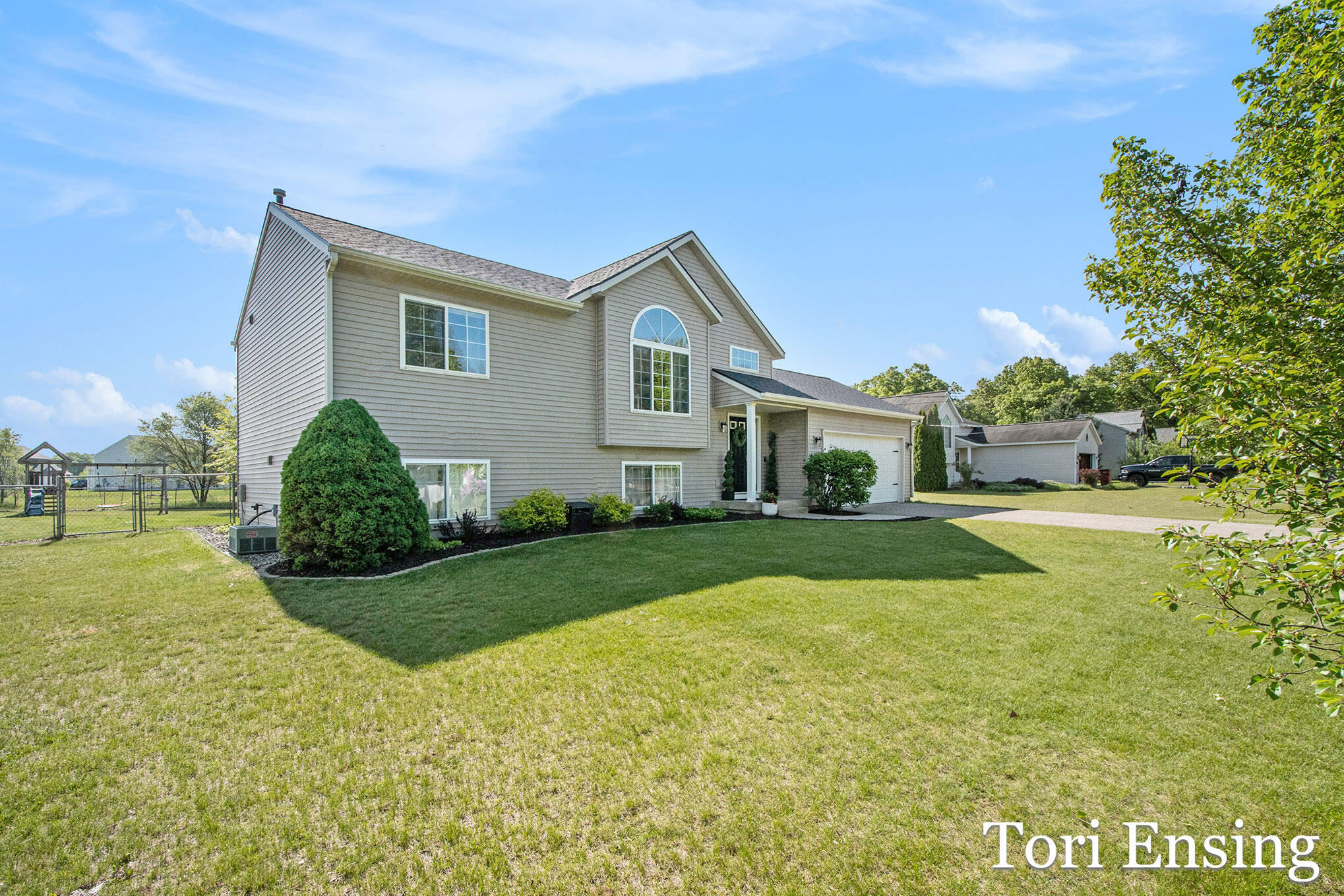 6195 Johnson Road Greenville, MI 48838 - Photo 2 of 27 DSC_8214