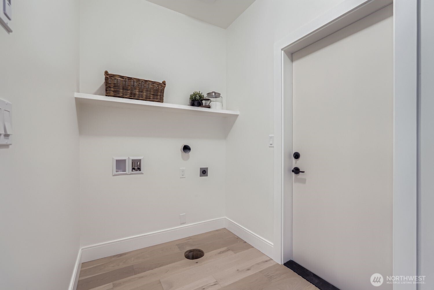 8814 41st Avenue Southwest Seattle, WA 98136 - Photo 21 of 38 a view of an empty room